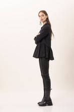 Laden Sie das Bild in den Galerie-Viewer, Neu! NARCISA Bluse Volant in Schwarz