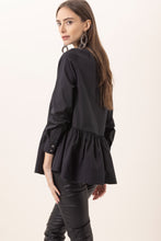 Laden Sie das Bild in den Galerie-Viewer, Neu! NARCISA Bluse Volant in Schwarz