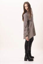 Laden Sie das Bild in den Galerie-Viewer, Neu! NARCISA Tunikahemd Sabine in der Farbe Taupe