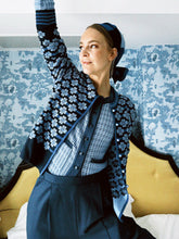 Laden Sie das Bild in den Galerie-Viewer, Oleana Jacke Bijou in Blau