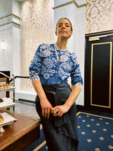 Laden Sie das Bild in den Galerie-Viewer, Oleana Porcelain Cardigan