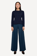 Laden Sie das Bild in den Galerie-Viewer, Neue Farbe! Oleana Carbon copy Cardigan in der Farbe Navy blue
