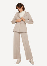 Laden Sie das Bild in den Galerie-Viewer, Neue Farbe HW24! Blazerjacke Twilly in Pebble - Beige