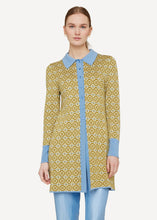 Laden Sie das Bild in den Galerie-Viewer, Oleana Jacke Rosy repeat in Gelbgrün