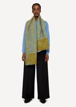 Laden Sie das Bild in den Galerie-Viewer, OLEANA x EDDA - Schal Anni in Hellblau