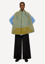 Laden Sie das Bild in den Galerie-Viewer, OLEANA x EDDA - Schal Anni in Hellblau