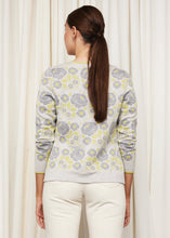 Laden Sie das Bild in den Galerie-Viewer, Oleana Cardigan Hildegunn in Hellgrau mit Yellish Green