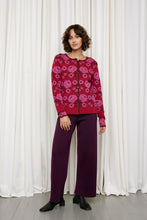 Laden Sie das Bild in den Galerie-Viewer, HW24 - Oleana Cardigan Hildegunn in Rot und Pink