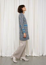 Laden Sie das Bild in den Galerie-Viewer, Neu HW24! Oleana Cardigan Oksana Lang in Blau und Beige