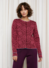 Laden Sie das Bild in den Galerie-Viewer, Oleana Heritage Cardigan Signe in Bordeaux