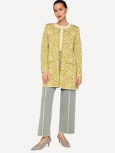 Laden Sie das Bild in den Galerie-Viewer, Oleana Heritage Longcardigan Signe in Lime