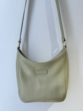 Laden Sie das Bild in den Galerie-Viewer, TIEFENBACHER LEHMANN Shopping bag midi in der Farbe fern mit Goldkarabiner