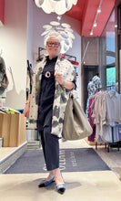Laden Sie das Bild in den Galerie-Viewer, TIEFENBACHER LEHMANN Shopper in Taupe mit Silber Karabiner