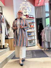 Laden Sie das Bild in den Galerie-Viewer, Kurzmantel von NIU mit Streifen