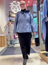 Laden Sie das Bild in den Galerie-Viewer, Kurze und leichte Jacke von MaxMara Leisure