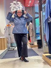 Laden Sie das Bild in den Galerie-Viewer, Kurze und leichte Jacke von MaxMara Leisure