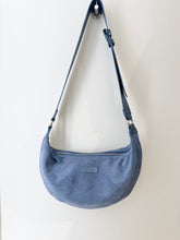 Laden Sie das Bild in den Galerie-Viewer, Tiefenbacher Lehmann Moon bag in Airy blue