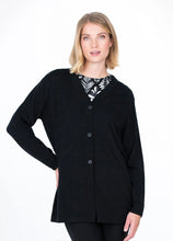 Laden Sie das Bild in den Galerie-Viewer, HW24 - Strickjacke PETÄJÄ von Falla in Schwarz