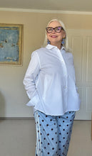 Laden Sie das Bild in den Galerie-Viewer, NARCISA Bluse Johanna in Weiß