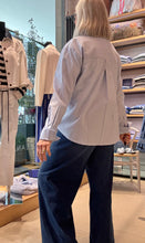 Laden Sie das Bild in den Galerie-Viewer, Narcisa Bluse WILMA mit Streifen blau und weiß
