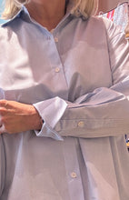 Laden Sie das Bild in den Galerie-Viewer, Narcisa Bluse WILMA mit Streifen blau und weiß