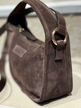 Laden Sie das Bild in den Galerie-Viewer, TIEFENBACHER LEHMANN Tasche Mini Brioche in Velourleder in der Farbe Schokolade