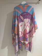 Laden Sie das Bild in den Galerie-Viewer, Friendly Hunting Shepherd Stola - Design Tibetan Horse