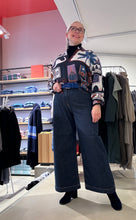 Laden Sie das Bild in den Galerie-Viewer, Cropped Jeans von NIÜ in der Farbe Blau