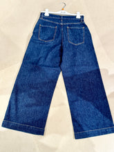 Laden Sie das Bild in den Galerie-Viewer, Cropped Jeans von NIÜ in der Farbe Blau