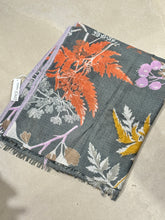 Laden Sie das Bild in den Galerie-Viewer, Épice Stole GW2590 in der Farbe F-Moos