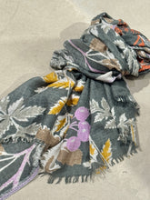 Laden Sie das Bild in den Galerie-Viewer, Épice Stole GW2590 in der Farbe F-Moos