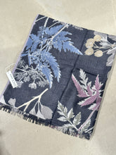 Laden Sie das Bild in den Galerie-Viewer, Épice Stole GW2590 in der Farbe G-Schwarz