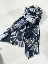 Laden Sie das Bild in den Galerie-Viewer, Épice Stole GW2590 in der Farbe G-Schwarz