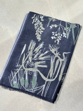 Laden Sie das Bild in den Galerie-Viewer, Épice Stole SW 2593 in der Farbe Black