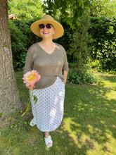 Laden Sie das Bild in den Galerie-Viewer, Hubert Gasser Sommerpullover mit groben Maschen in der Farbe Taupe