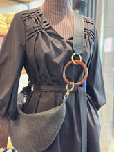 Laden Sie das Bild in den Galerie-Viewer, Tiefenbacher Lehmann Moonbag Raffia in Schwarz
