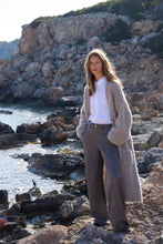 Laden Sie das Bild in den Galerie-Viewer, HEMISPHERE Cashmere Strickmantel