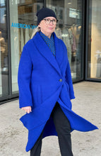 Laden Sie das Bild in den Galerie-Viewer, Backstage Wollmantel lang in Royalblau