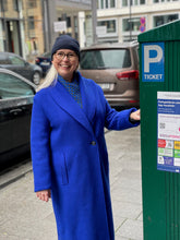 Laden Sie das Bild in den Galerie-Viewer, Backstage Wollmantel lang in Royalblau