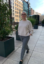 Laden Sie das Bild in den Galerie-Viewer, Hubert Gasser Pullover mit Zopfmuster