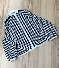 Laden Sie das Bild in den Galerie-Viewer, HEMISPHERE Strickjacke in Strukturstrick