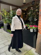 Laden Sie das Bild in den Galerie-Viewer, Cropped Jacke von Louis und Mia