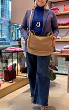 Laden Sie das Bild in den Galerie-Viewer, Tasche Brioche Maxi in Velourleder von TIEFENBACHER LEHMANN