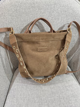 Laden Sie das Bild in den Galerie-Viewer, Totebag in Velourleder von TIEFENBACHER LEHMANN