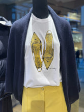 Laden Sie das Bild in den Galerie-Viewer, T-Shirt Unartig Golden Shoes
