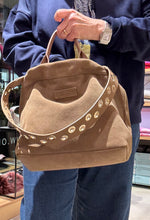 Laden Sie das Bild in den Galerie-Viewer, TIEFENBACHER LEHMANN Bagstrap Berlin mit Nieten