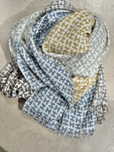 Laden Sie das Bild in den Galerie-Viewer, HEMISPHERE Cashmere Schal RADE4