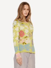 Laden Sie das Bild in den Galerie-Viewer, Oleana Peonies Cardigan in Gelbgrün