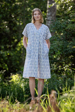 Laden Sie das Bild in den Galerie-Viewer, Falla Sommerkleid Päärynä