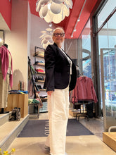 Laden Sie das Bild in den Galerie-Viewer, Jersey Blazer in Dunkelblau von HUBERT GASSER